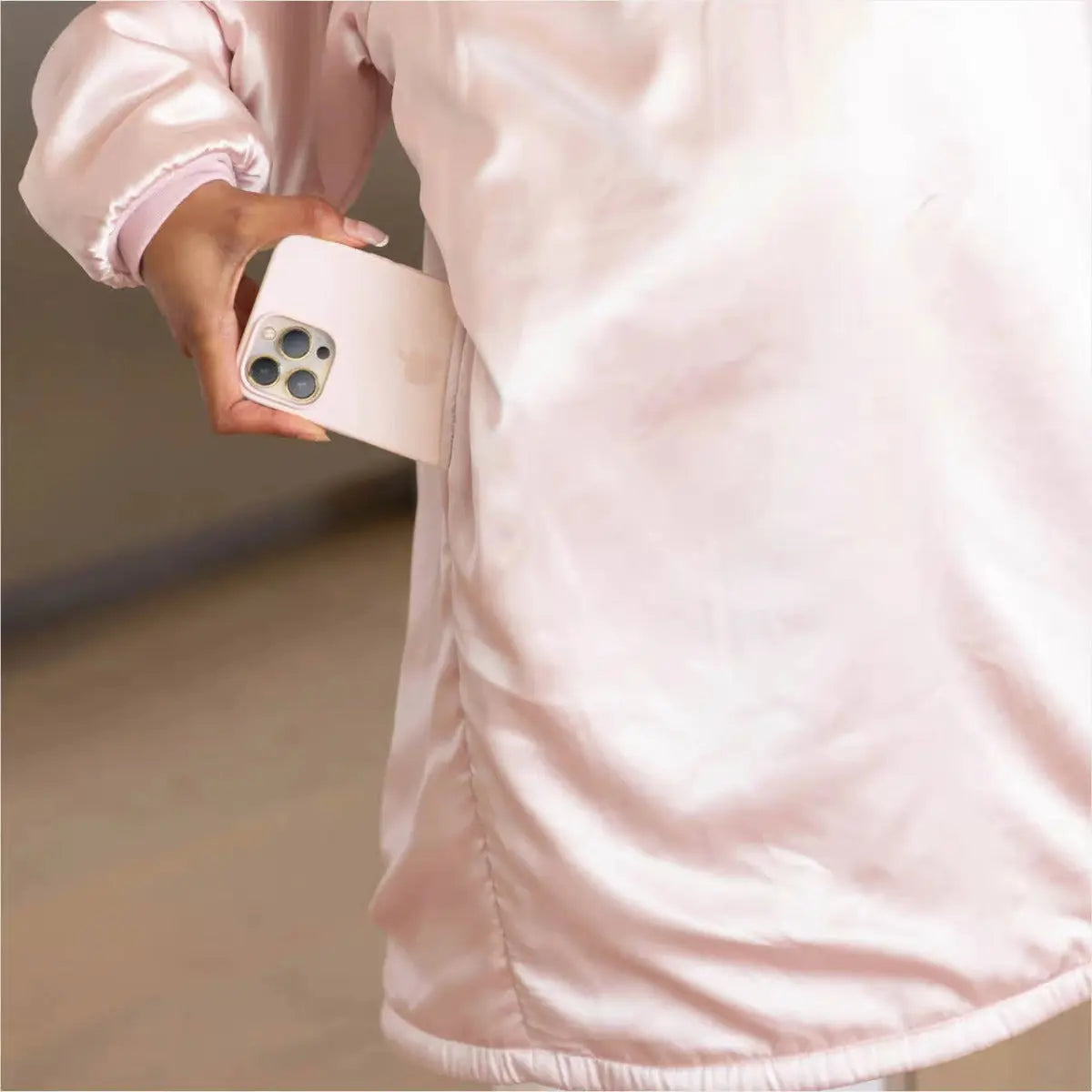 Satinhoodie Glazey Blush von Kitsch