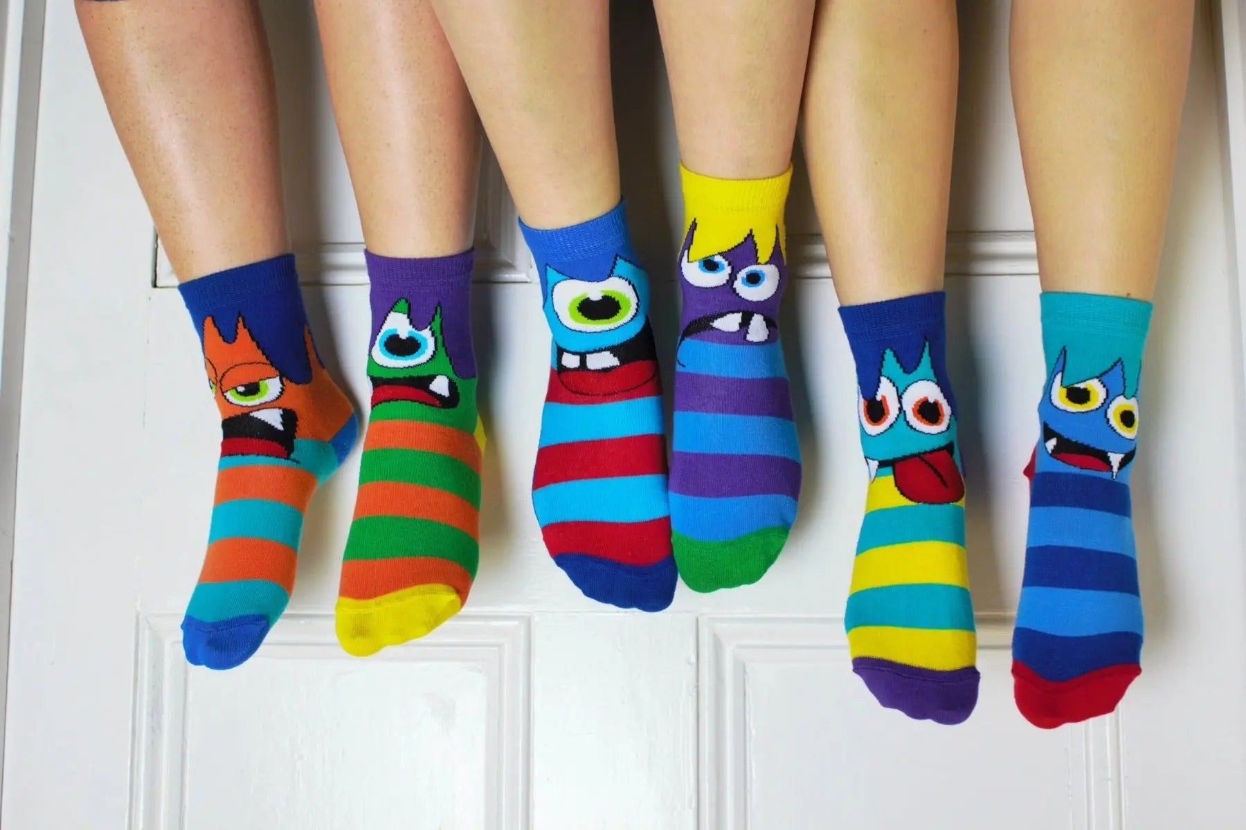 Einzelne Socken im 6er Pack, MINI MASHERS Bunte Monster, Gr. 27-30,5, mit Geschenkbox von guteszeug.ch