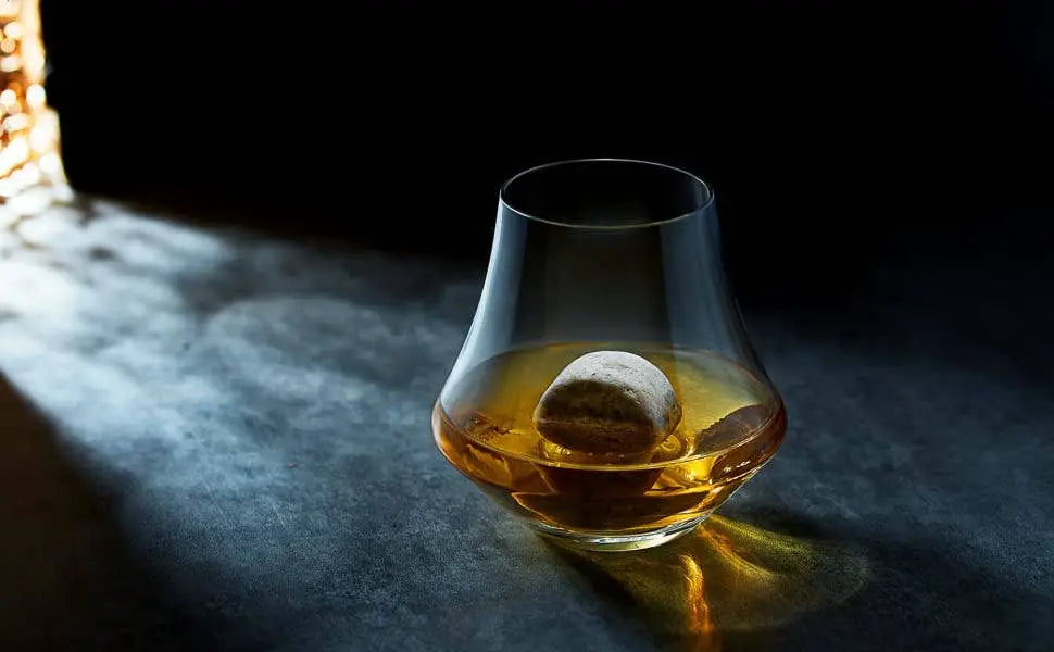 Nosing Whiskeyglas mit Kühlsteinen Geschenkset von ROCKS Whiskey Chilling Stones
