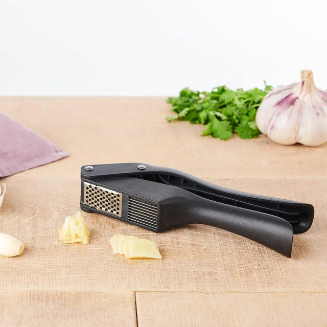 Knoblauchpresse und Schneider von Mastrad