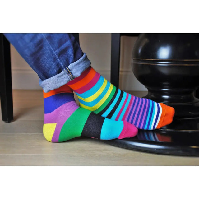 Einzelne Socken im 6er Pack, THE SOCK EXCHANGE Bunte Streifen, Gr. 39-46, mit Geschenkbox von United Oddsocks