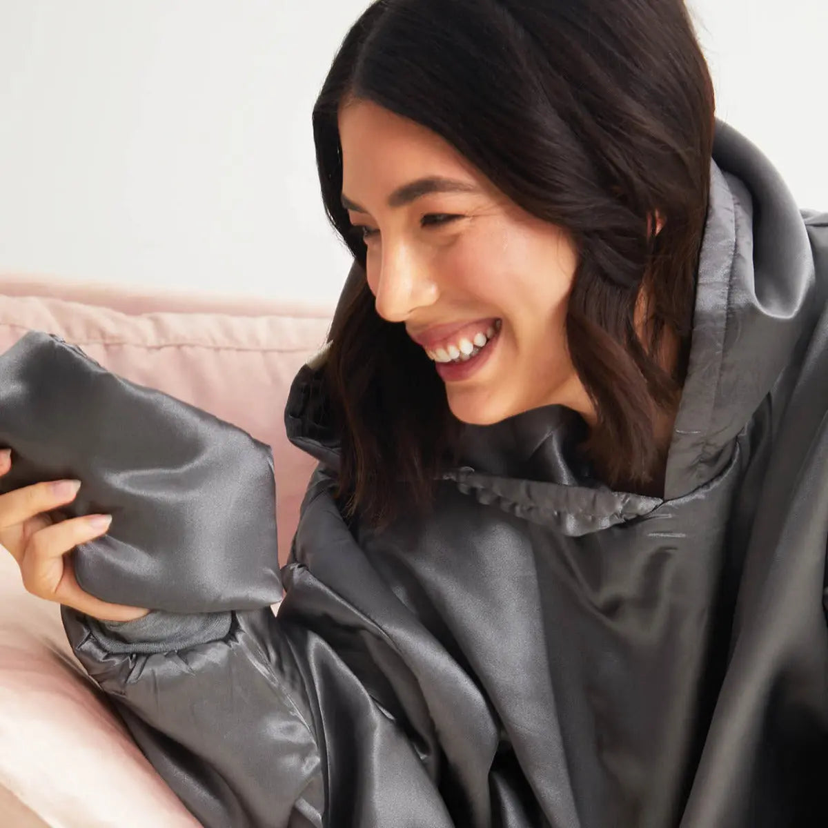 Satinhoodie Glazey Anthrazit von Kitsch