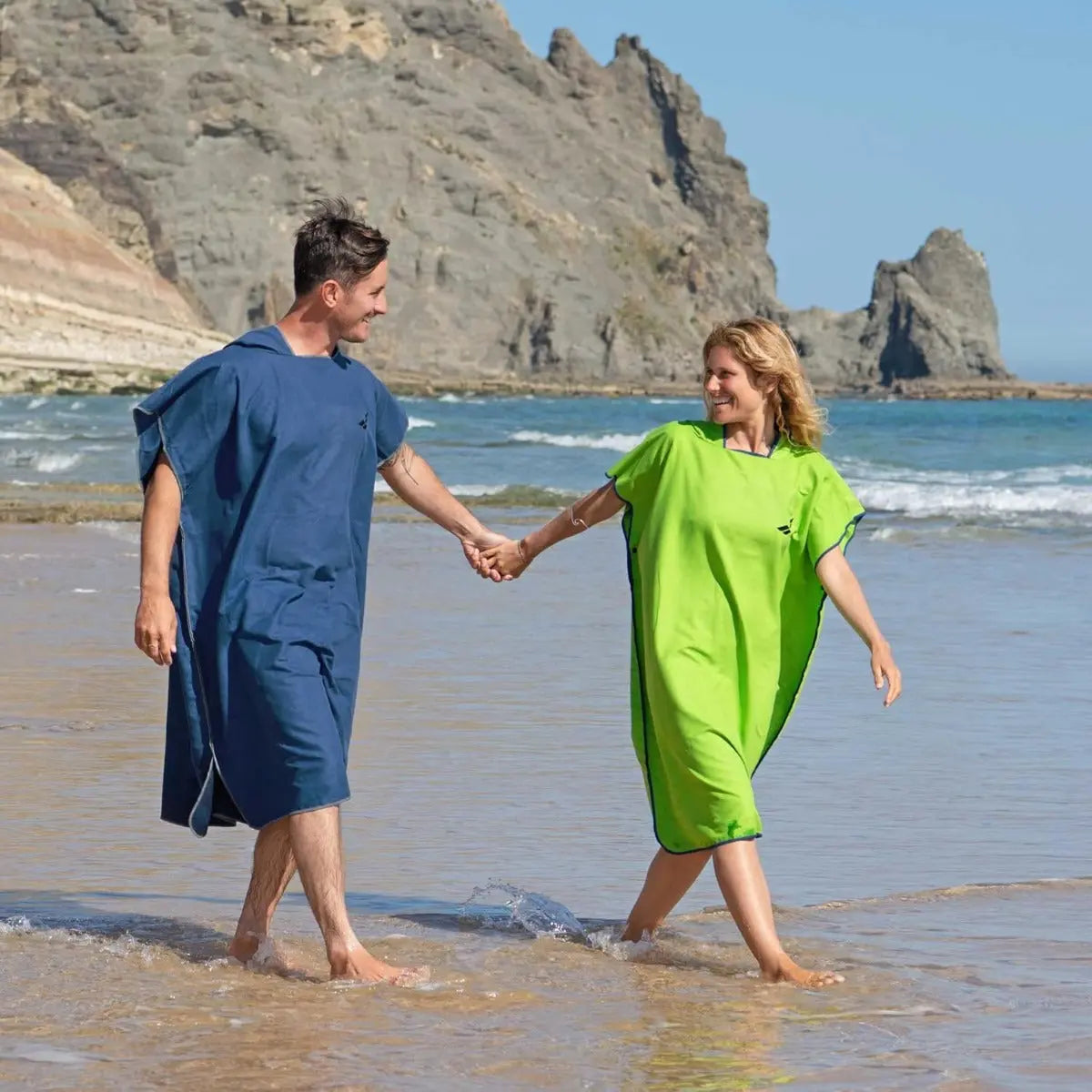 Badeponcho Mikrofaser Unisex schnelltrocknend mit Kapuze M Marineblau-Grau von guteszeug.ch