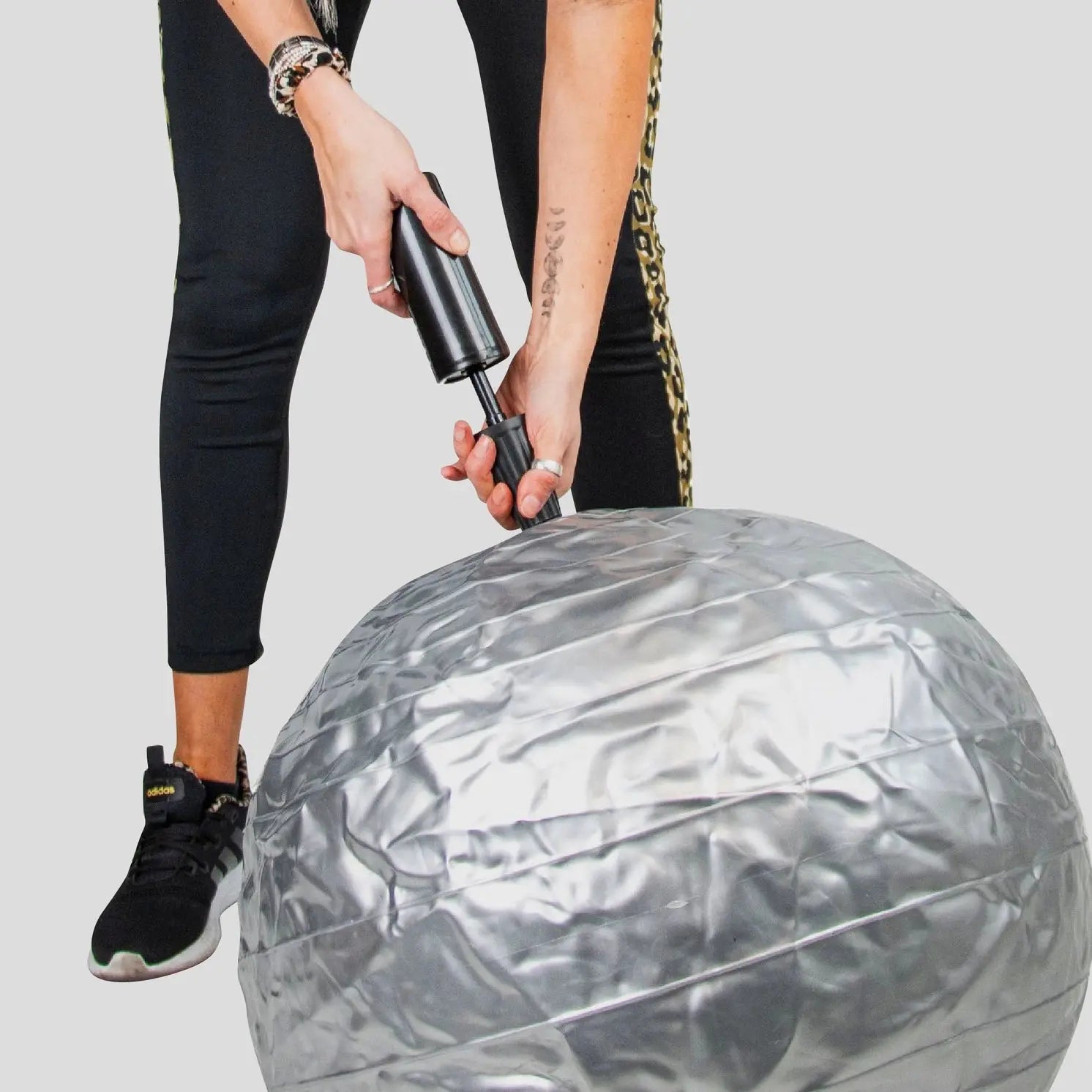 Gymnastikball Mit Luftpumpe Silber von Phoenix Fitness