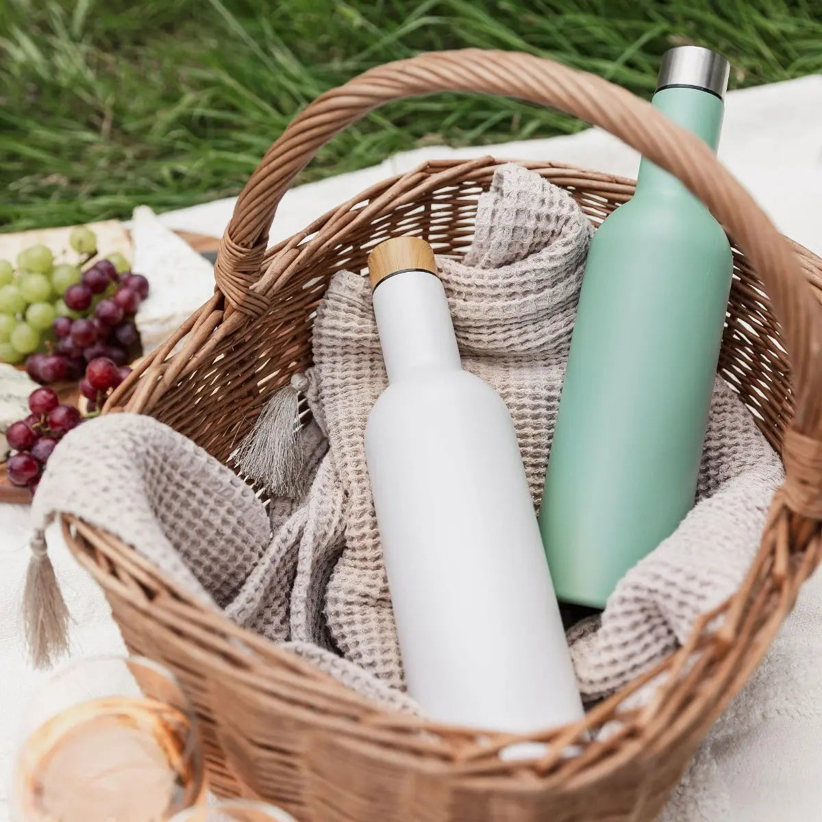 Weinflasche für Unterwegs Vinnie 750ml Sage Green von Uberstar
