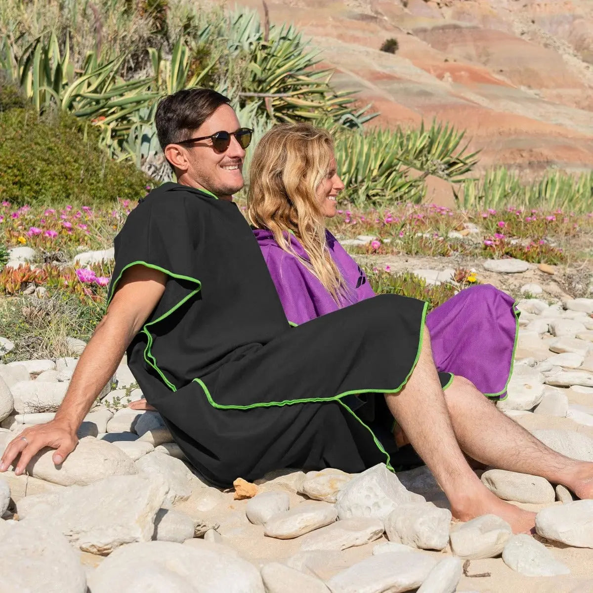 Badeponcho Mikrofaser Unisex schnelltrocknend mit Kapuze L Schwarz-Grün von guteszeug.ch