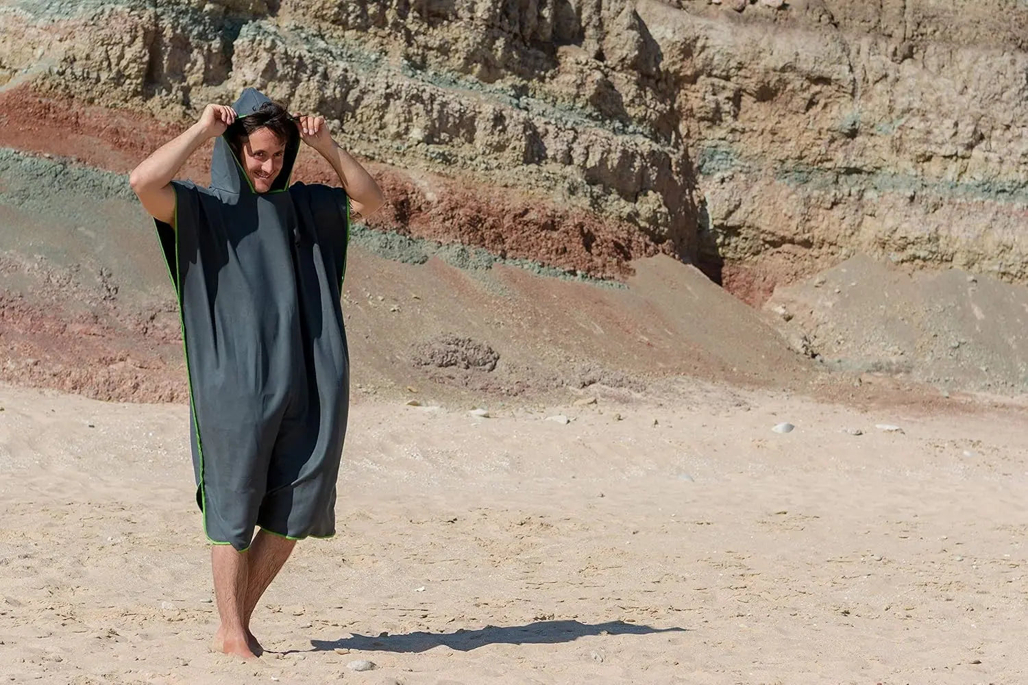 Badeponcho Mikrofaser Unisex schnelltrocknend mit Kapuze M Dunkelgrau-Grün von guteszeug.ch