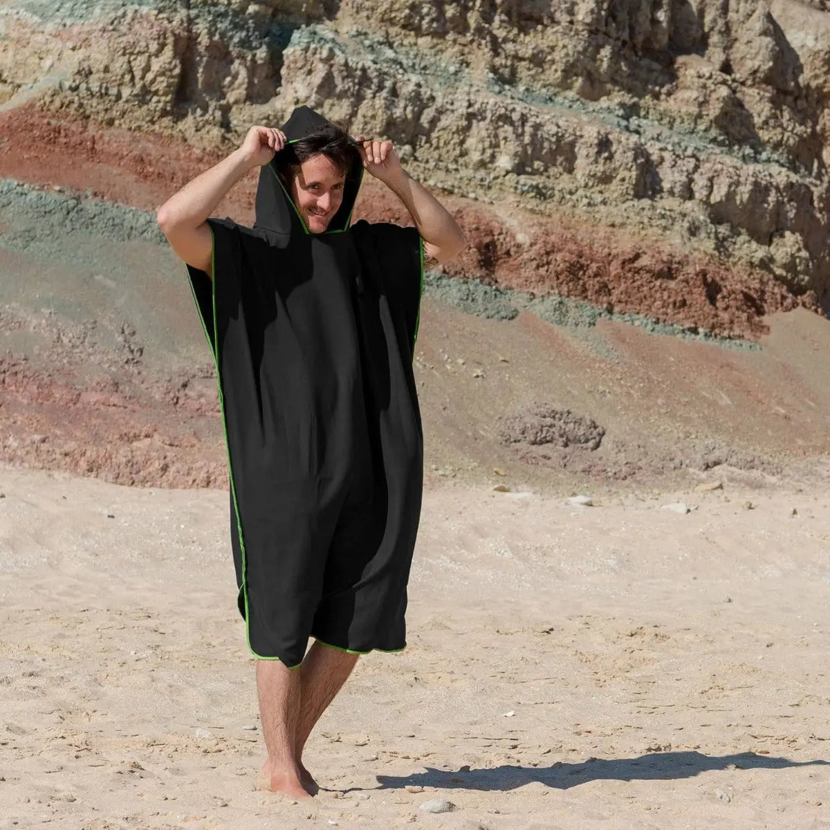Badeponcho Mikrofaser Unisex schnelltrocknend mit Kapuze L Schwarz-Grün von guteszeug.ch