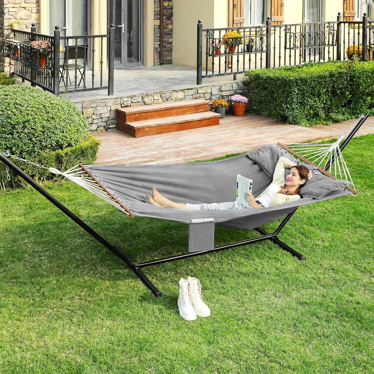 Hängematte Outdoor 210x150cm 300kg mit Kissen Holzstangen von Songmics