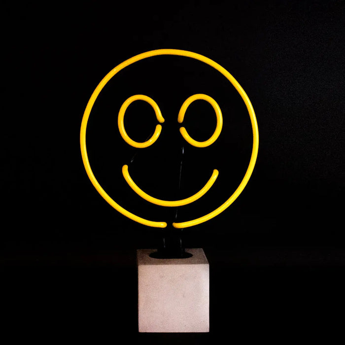 Glas Neon Tischlampe mit Betonsockel - Smiley von Locomocean