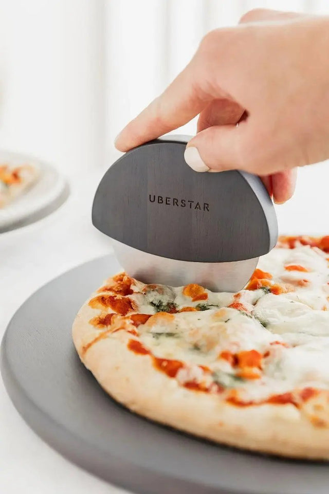 Pizzaschneider Akazie grau von Uberstar