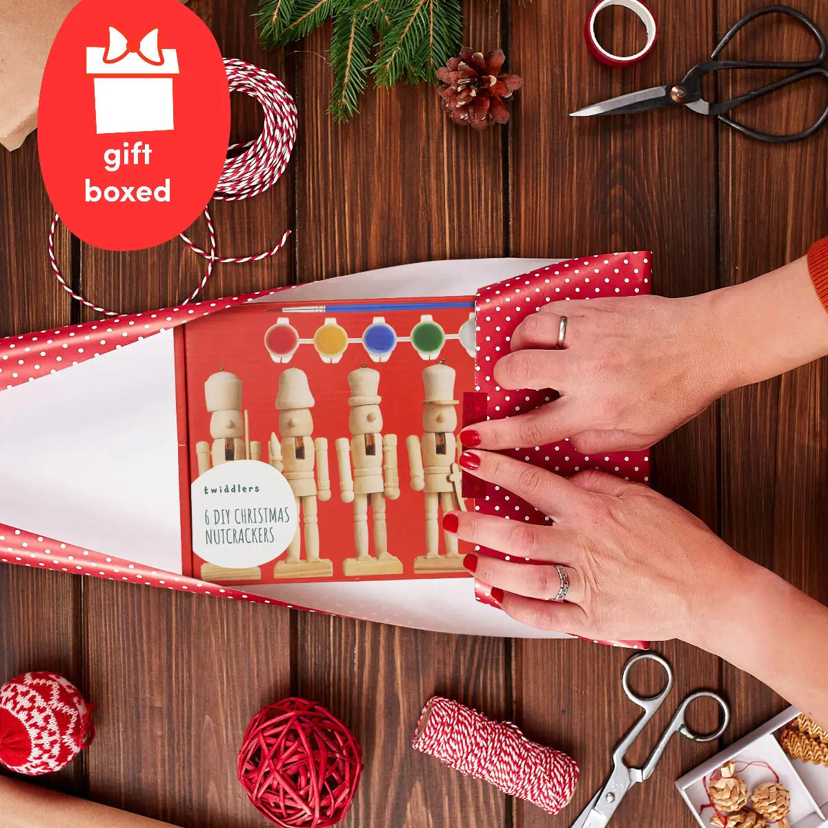 Weihnachts-Nussknacker Holz Paint Your Own 6 Stück von Twiddlers