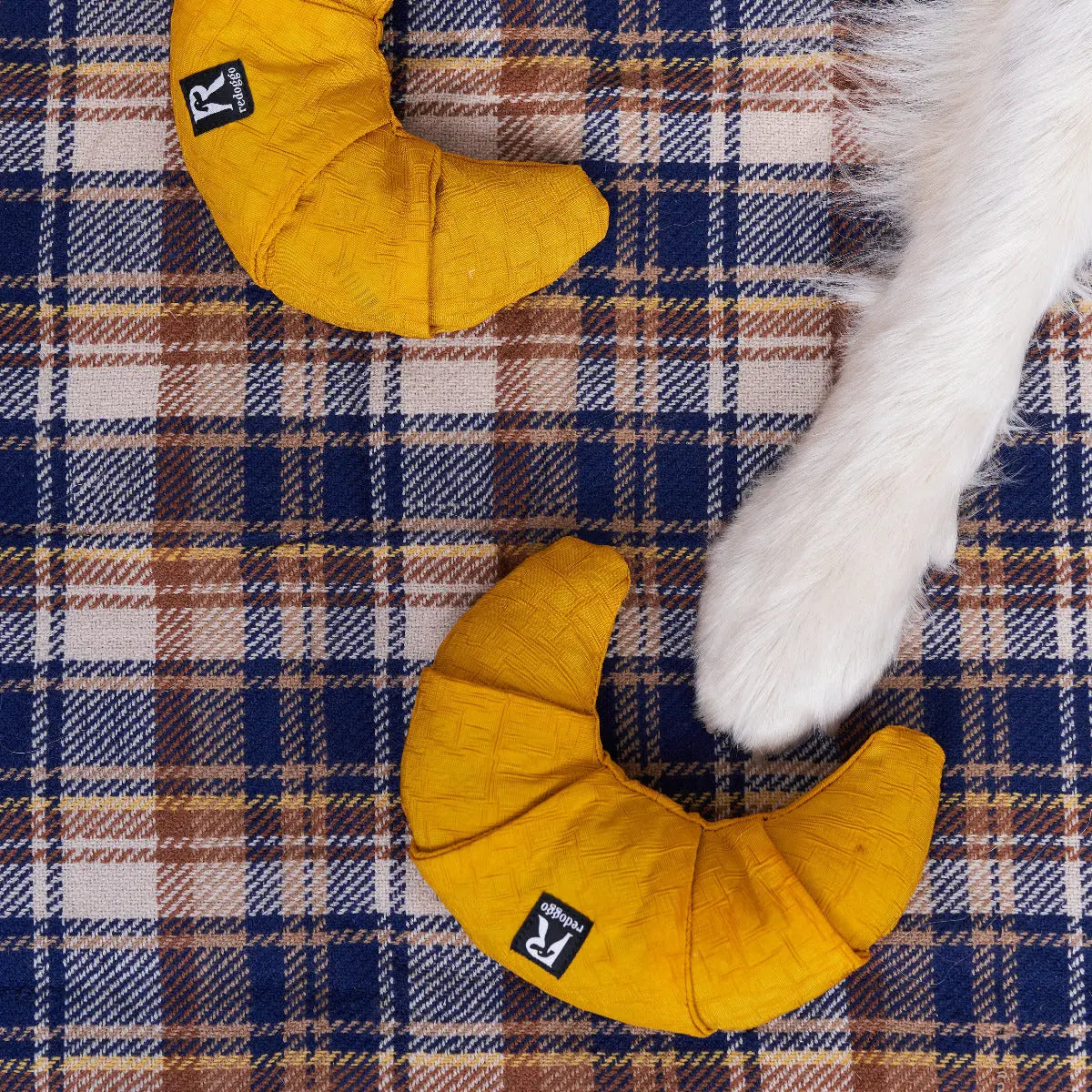 Schnüffelspielzeug mit Leckerli Taschen von Redoggo