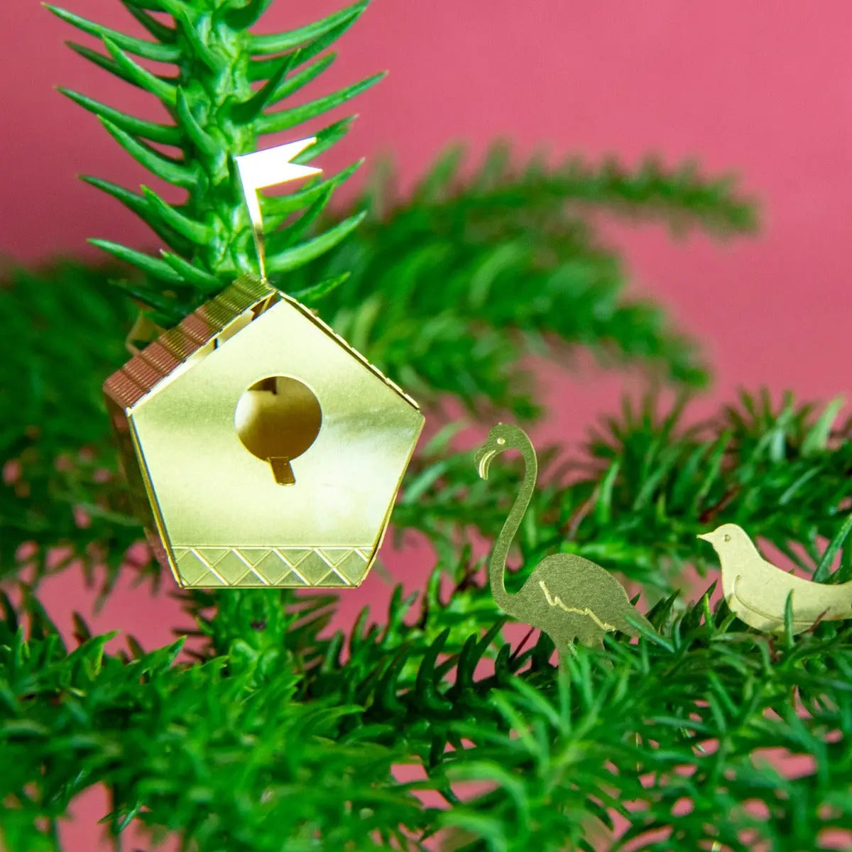 Mini-Vogelhaus für Pflanzentöpfe Tiny Birdhouse Gold von Botanopia