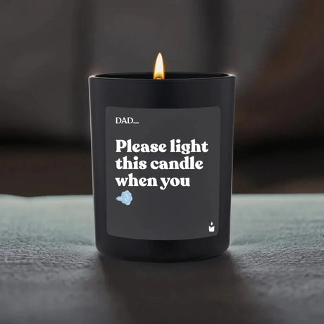 Duftkerze Schwarz Woody Dad... please light this candle when you fart von ChattyCandles