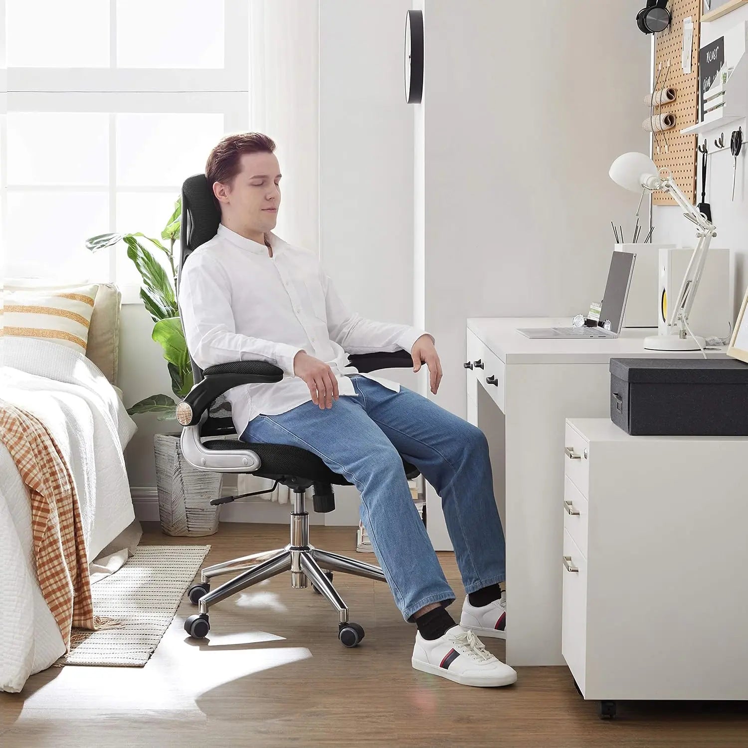 Bürostuhl mit Kopfstütze und Wippfunktion Schwarz von Songmics