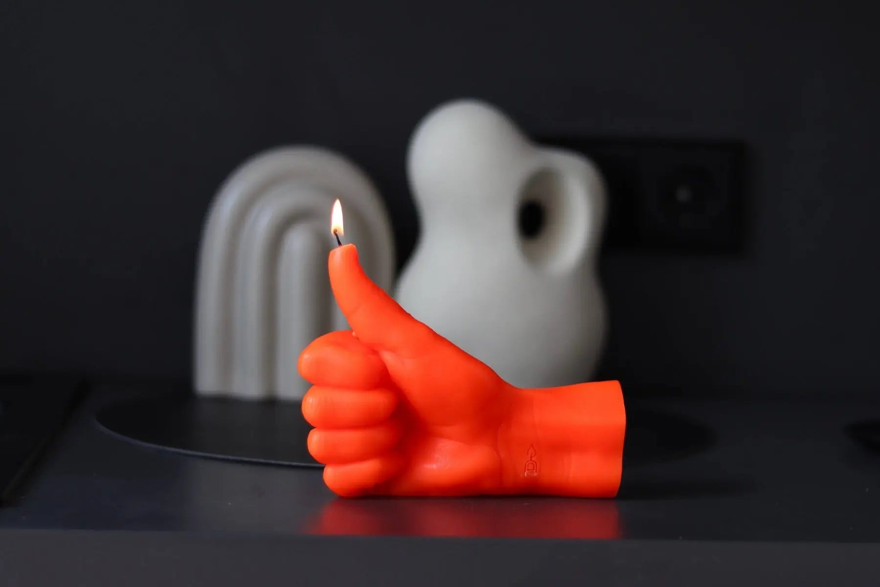 Thumbs Up Neon Orange von Candle Hand