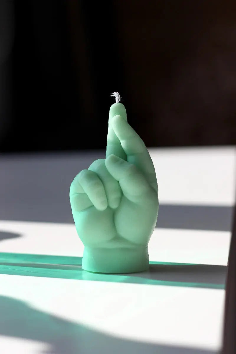 Baby Crossed Fingers Grün von Candle Hand