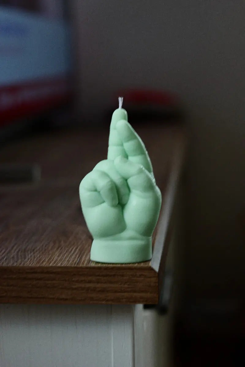 Baby Crossed Fingers Grün von Candle Hand