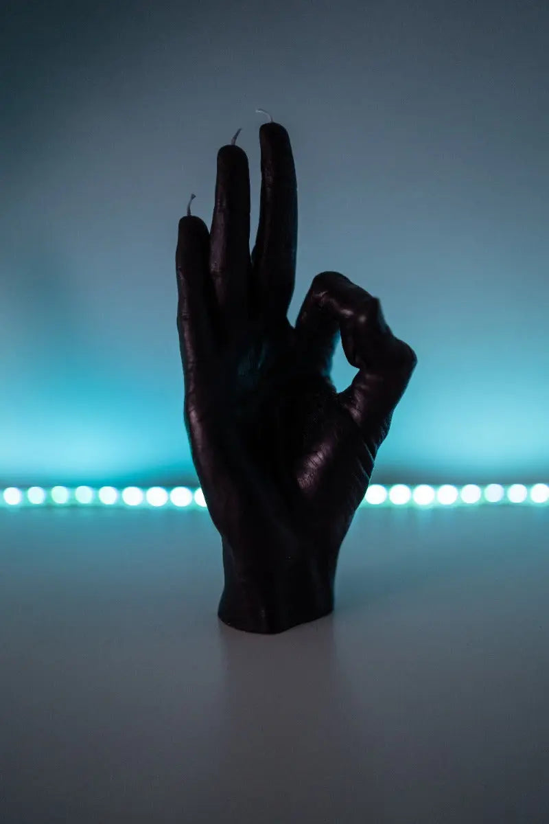 OK Rot von Candle Hand