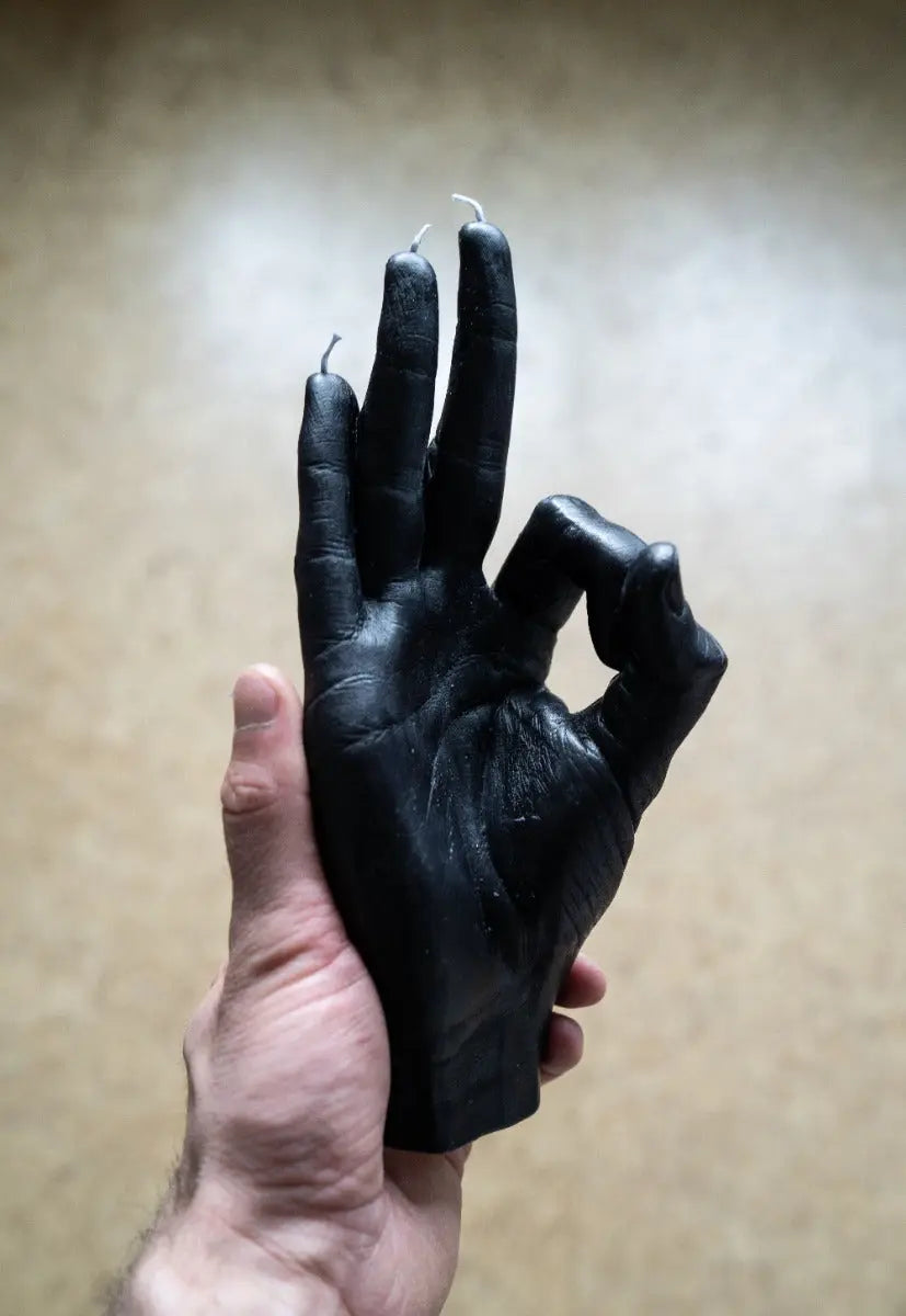OK Rot von Candle Hand