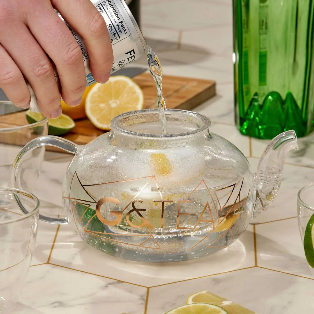 Gin Teekrug aus Glas mit Tassen von Oak & Steel