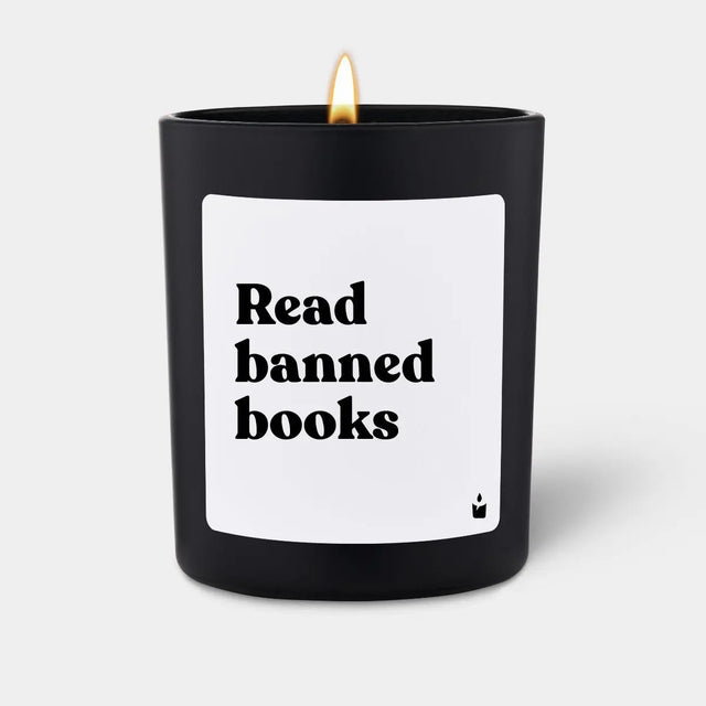 Duftkerze Schwarz Woody Read banned books von guteszeug.ch
