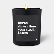 Duftkerze Schwarz Woody Burns slower than your stock assets von ChattyCandles