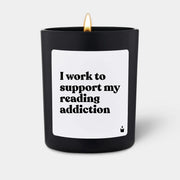 Duftkerze Schwarz Woody I work to support my reading addiction von ChattyCandles