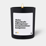 Duftkerze Schwarz Woody Meine Superkraft: Inkompetenz-kompensations-kompetenz von ChattyCandles
