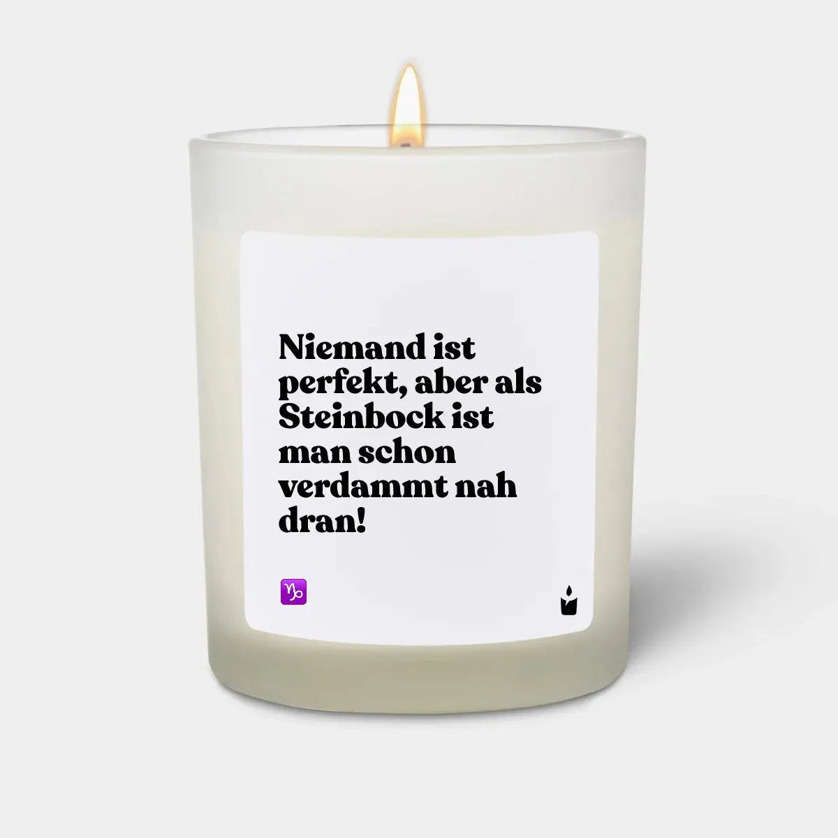 Duftkerze Weiss Woody Niemand ist perfekt, aber als Steinbock ist man schon verdammt nah dran! von ChattyCandles
