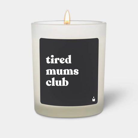 Duftkerze Weiss Woody tired mums club von ChattyCandles