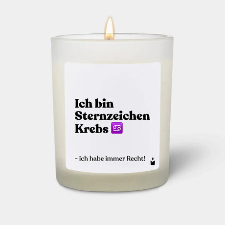 Duftkerze Weiss Woody Ich bin Sternzeichen Krebs - ich habe immer Recht! von ChattyCandles
