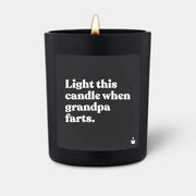 Duftkerze Schwarz Woody Light this candle when grandpa farts. von ChattyCandles