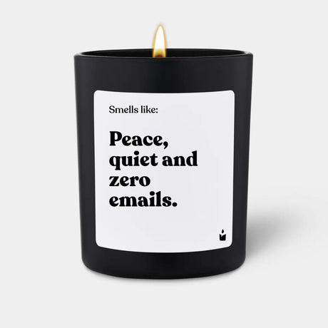 Duftkerze Schwarz Woody Smells like: Peace, quiet and zero emails. von ChattyCandles