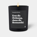 Duftkerze Schwarz Woody Erst die Ordnung, dann die Romantik! von ChattyCandles
