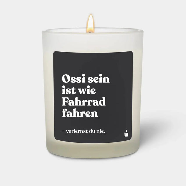 Duftkerze Weiss Woody Ossi sein ist wie Fahrrad fahren von ChattyCandles