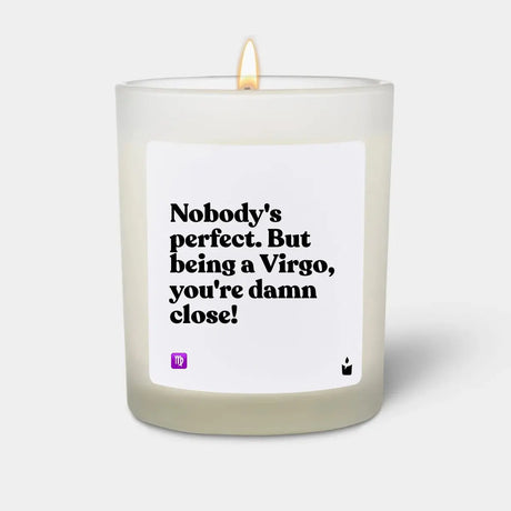 Duftkerze Weiss Woody Nobody's perfect. But being a Virgo, you're damn close! von ChattyCandles