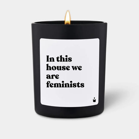 Duftkerze Schwarz Woody In this house we are feminists von ChattyCandles