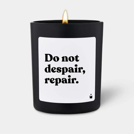 Duftkerze Schwarz Woody Do not despair, repair. von ChattyCandles