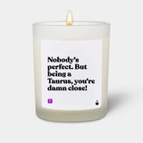 Duftkerze Weiss Woody Nobody's perfect. But being a Taurus, you're damn close! von ChattyCandles