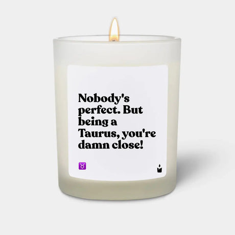 Duftkerze Weiss Woody Nobody's perfect. But being a Taurus, you're damn close! von ChattyCandles