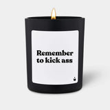 Duftkerze Schwarz Woody Remember to kick ass von ChattyCandles