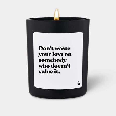 Duftkerze Schwarz Woody Don't waste your love on somebody who doesn't value it. von ChattyCandles