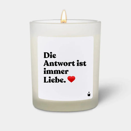 Duftkerze Weiss Woody Die Antwort ist immer Liebe. von ChattyCandles