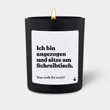Duftkerze Schwarz Flowery Ich bin angezogen und sitze am Schreibtisch. Was wollt ihr noch? von ChattyCandles