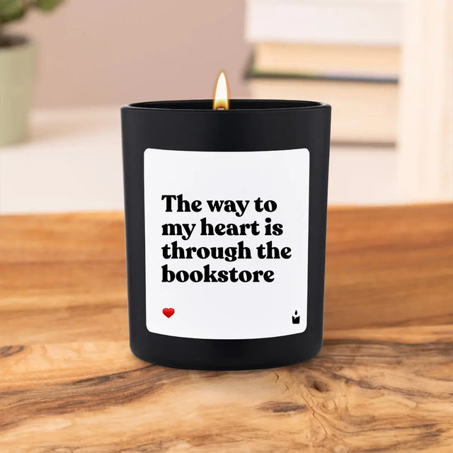 Duftkerze Schwarz Woody The way to my heart is through the bookstore von ChattyCandles