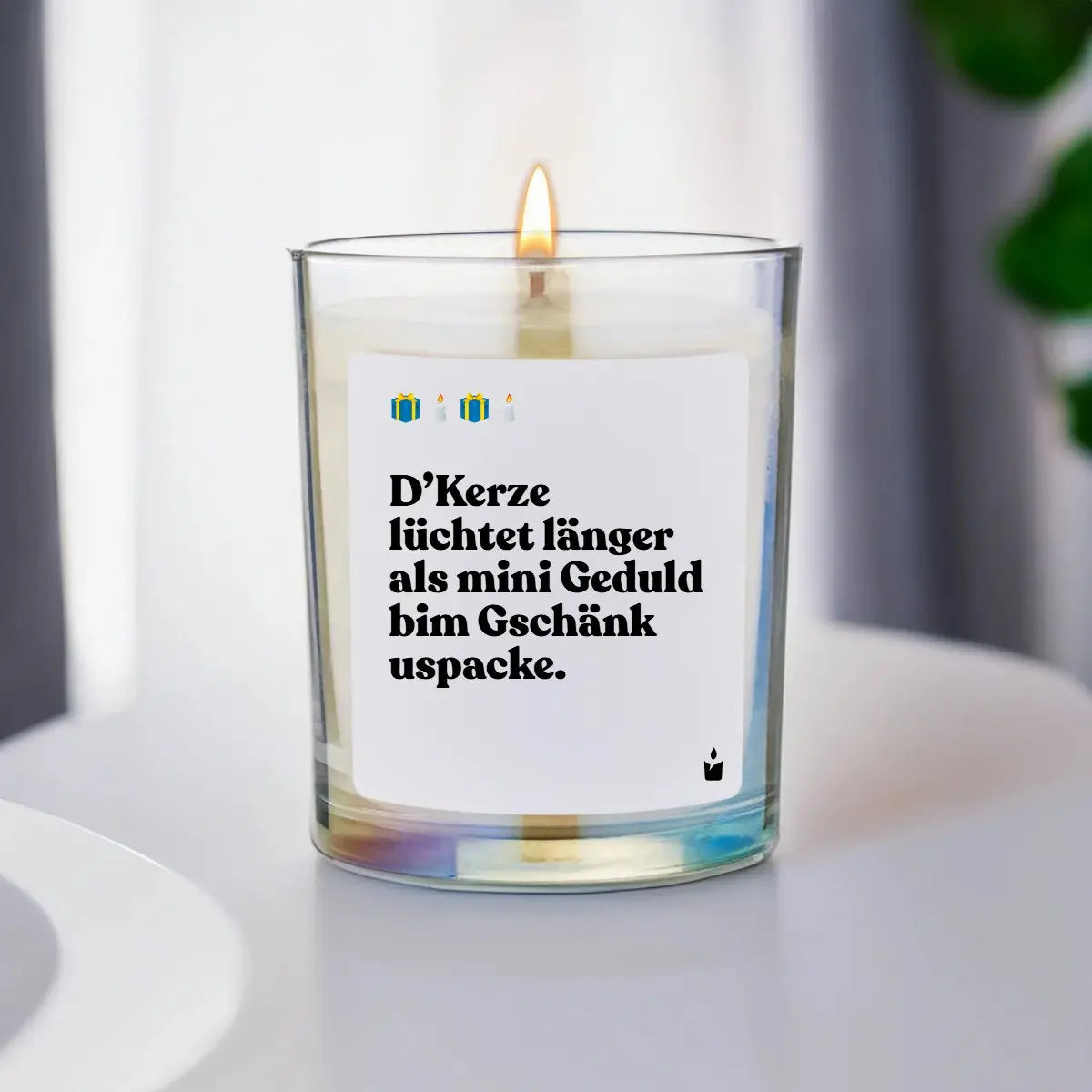 Duftkerze Rainbow Woody D’Kerze lüchtet länger als mini Geduld bim Gschänk uspacke. von ChattyCandles