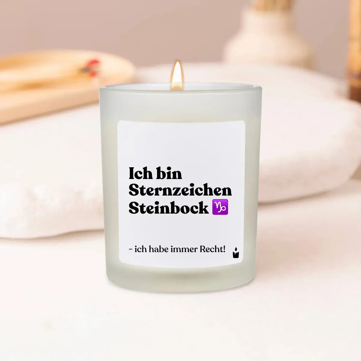 Duftkerze Weiss Woody Ich bin Sternzeichen Steinbock - ich habe immer Recht! von ChattyCandles