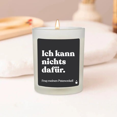 Duftkerze Weiss Woody Ich kann nichts dafür. von ChattyCandles